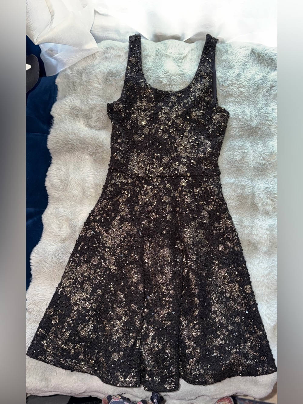 Everly Black and Gold Sequin Scoop-Neck Party Dress Woman Size Small